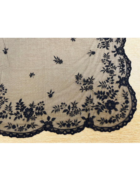 Mantilla mano seda