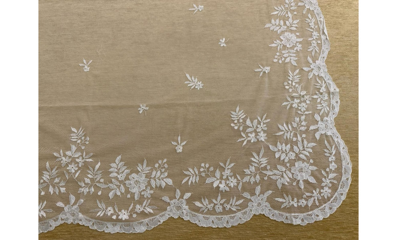 Mantilla mano seda