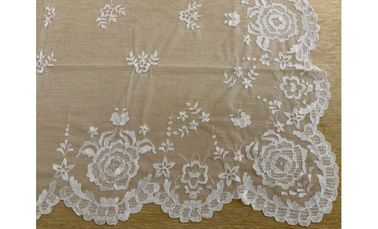 Mantilla mano seda