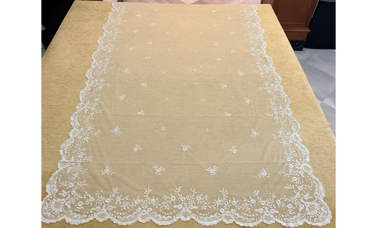 Mantilla mano seda
