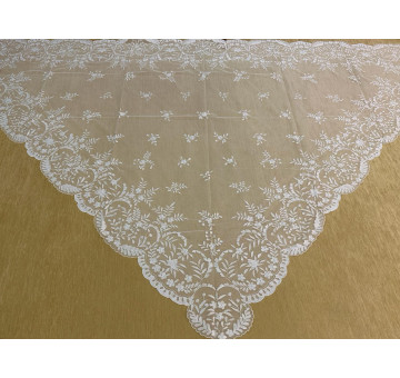 Mantilla infanta mano 2