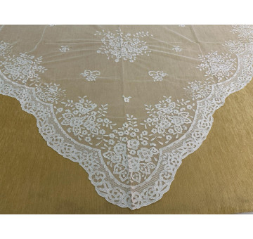 Mantilla infanta mano 2