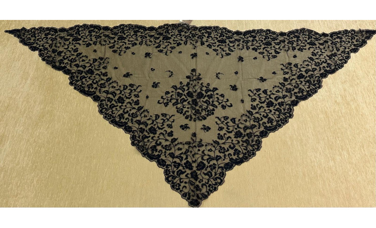 Mantilla infanta mano