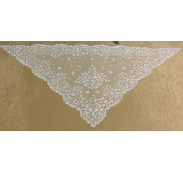 Mantilla infanta mano 2