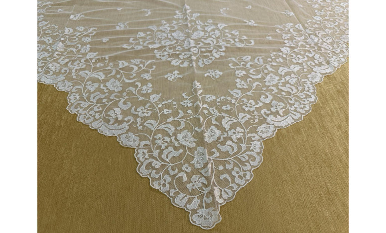 Mantilla infanta mano