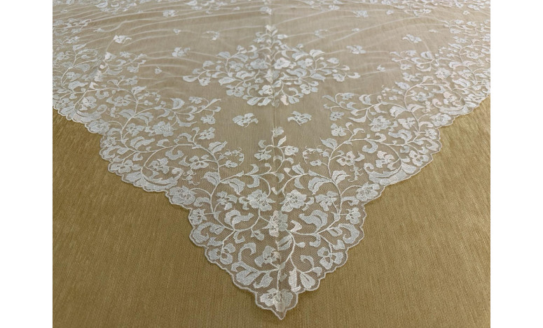 Mantilla infanta mano