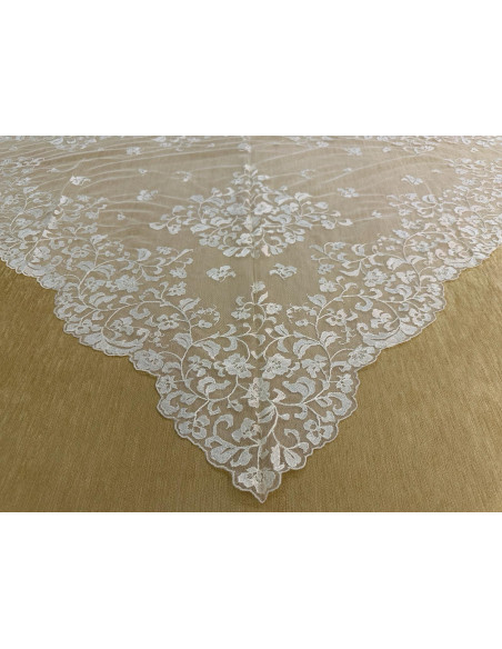 Mantilla infanta mano