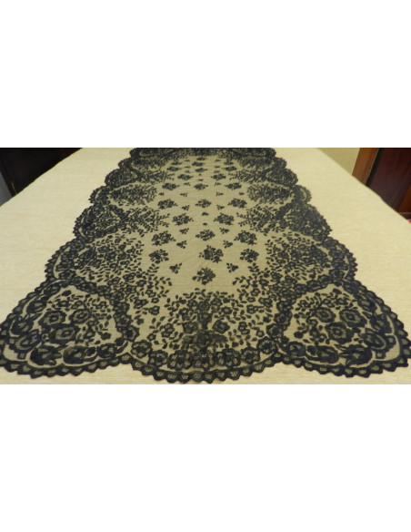 Mantilla bordada a mano en seda