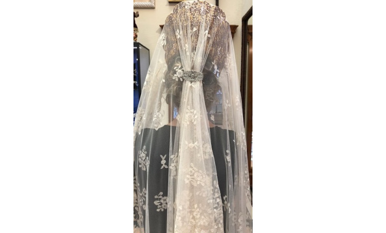 Mantilla mano seda