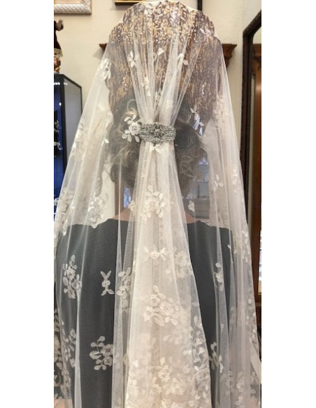 Mantilla mano seda