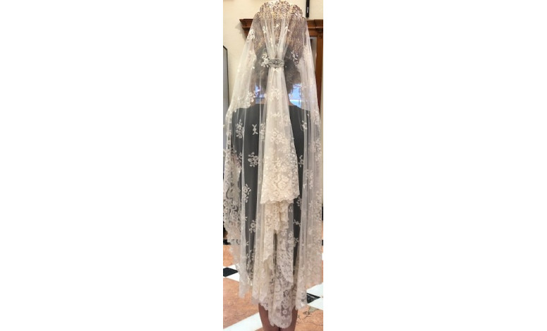 Mantilla mano seda