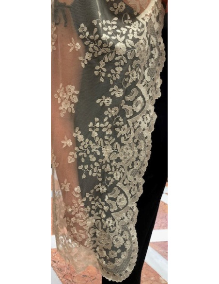 Mantilla mano seda