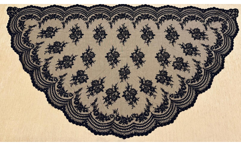 Mantilla media luna