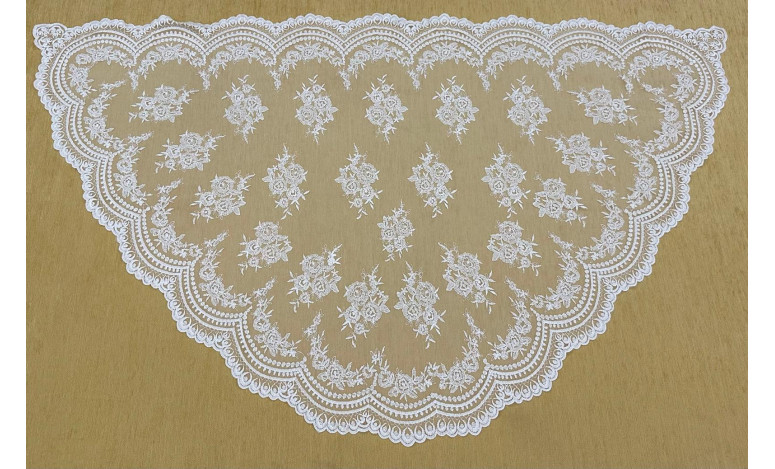 Mantilla media luna