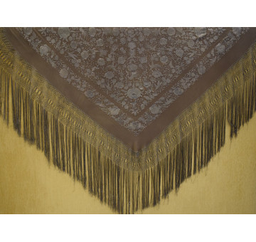 Mantón bordado a mano en seda 140 cm 2