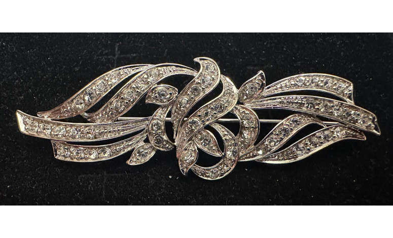 Broche mantilla rodio