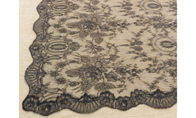 Mantilla máquina 120*240 chantilly