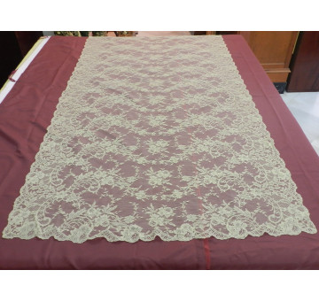 Mantilla chantilly dorada 115*200