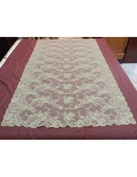 Mantilla chantilly dorada 115*200