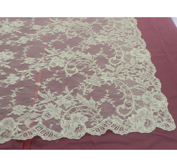Mantilla chantilly dorada 115*200 2
