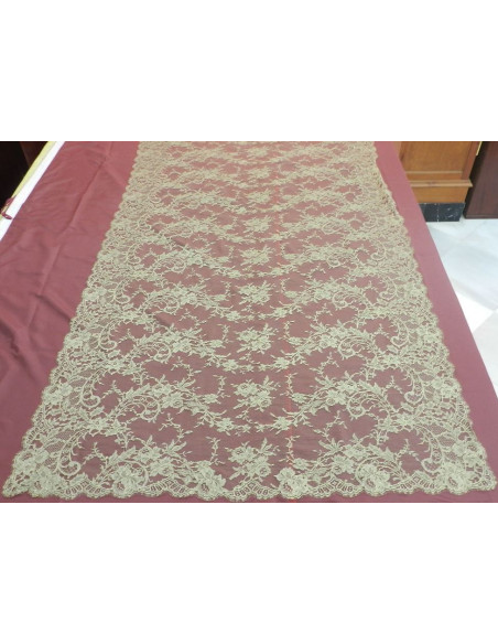 Mantilla chantilly oro viejo máquina