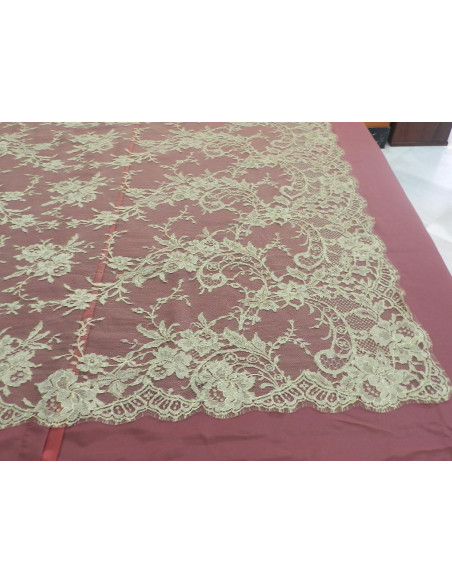 Mantilla chantilly oro viejo máquina