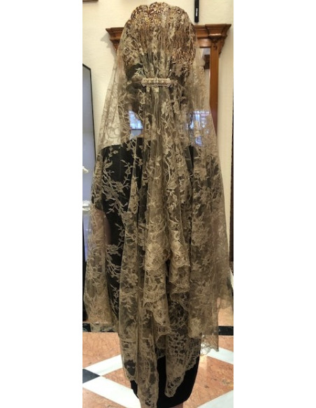 Mantilla chantilly oro viejo máquina