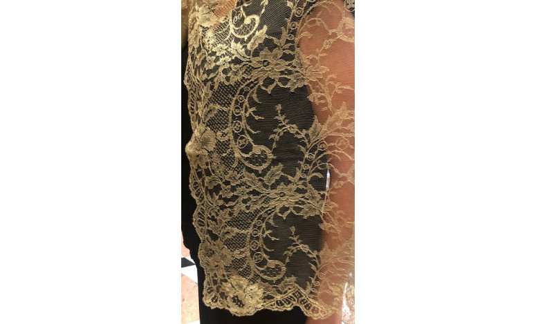 Mantilla chantilly oro viejo máquina