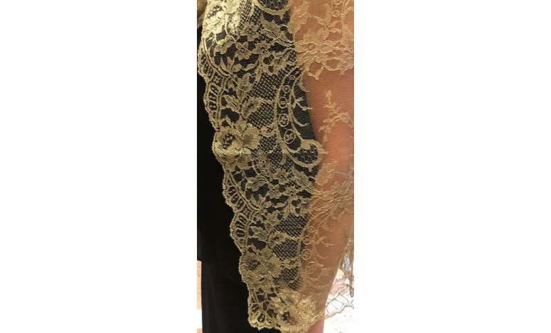Mantilla chantilly oro viejo máquina