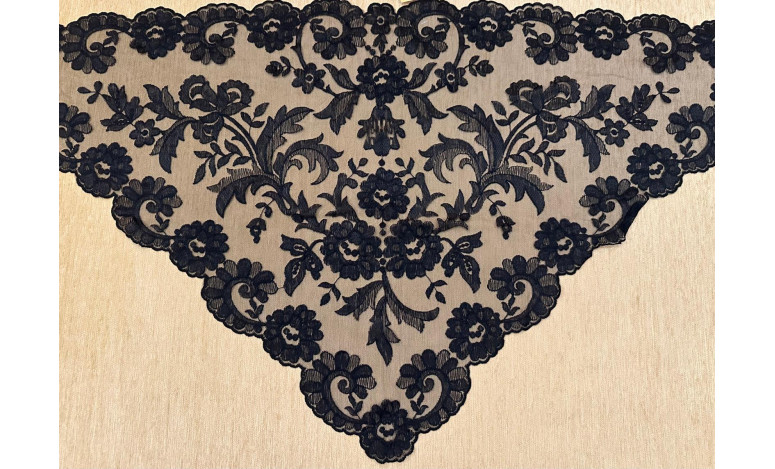 Mantilla triangular 60*120