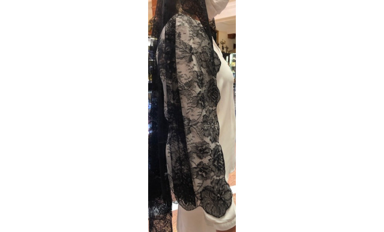 Mantilla chantilly máquina 100*220