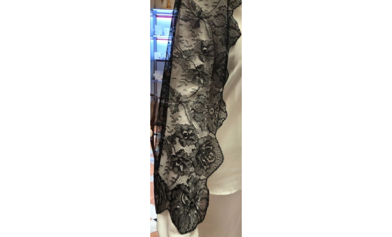 Mantilla chantilly máquina 100*220