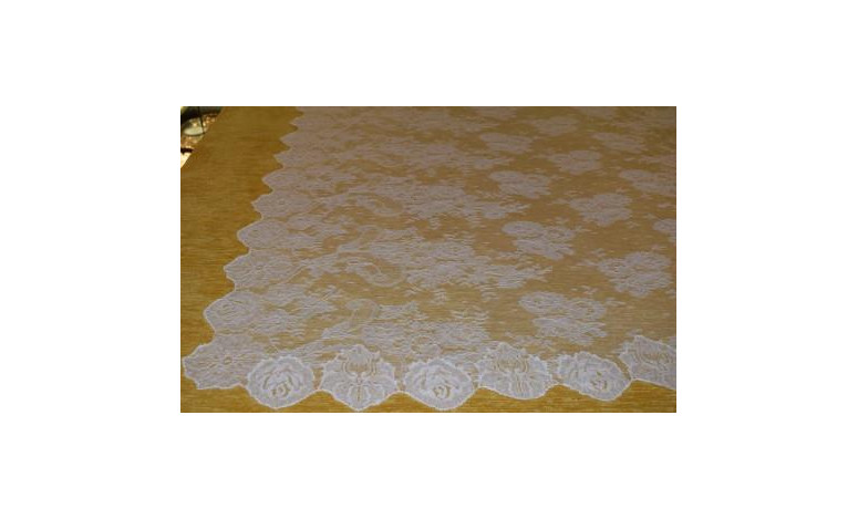 Mantilla chantilly máquina 100*220