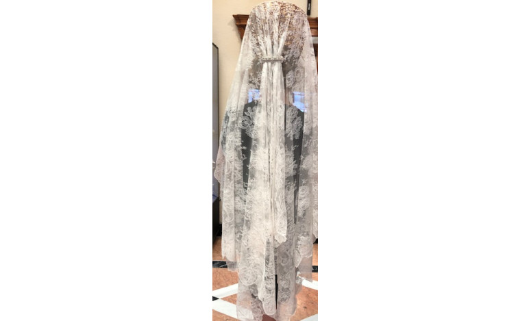 Mantilla chantilly máquina 100*220