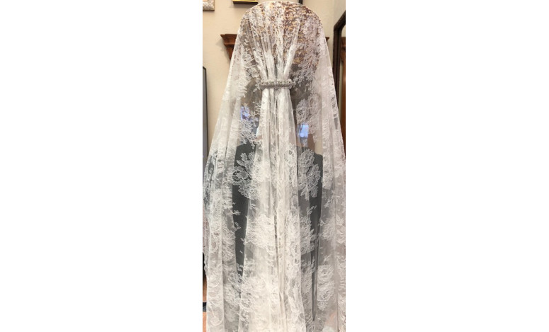 Mantilla chantilly máquina 100*220