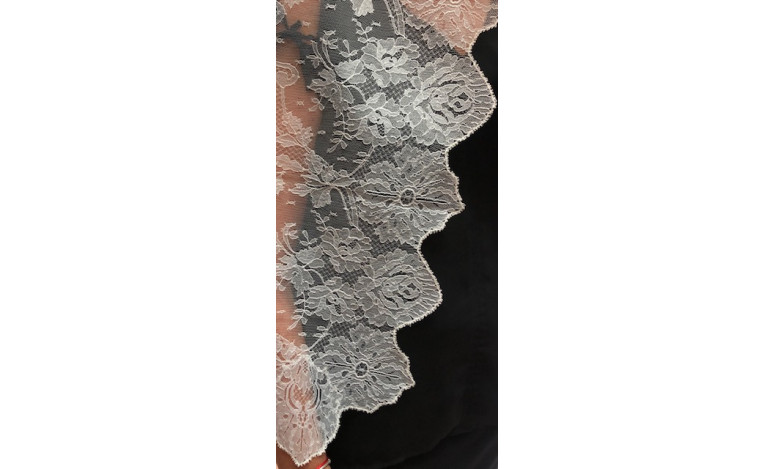 Mantilla chantilly máquina 100*220
