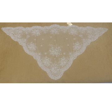 Mantilla mano triangular