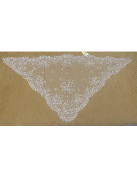 Mantilla mano triangular