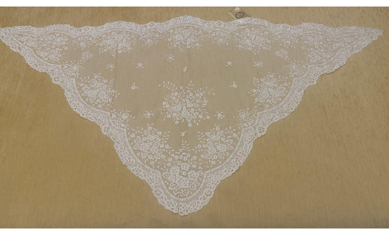 Mantilla mano triangular