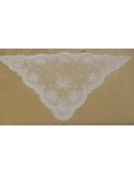 Mantilla mano triangular