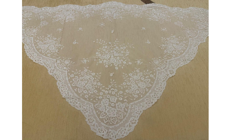 Mantilla mano triangular
