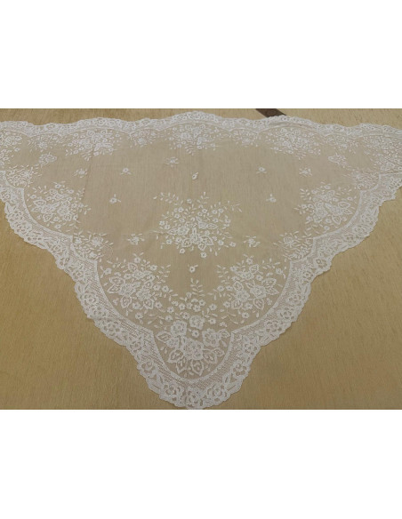 Mantilla mano triangular