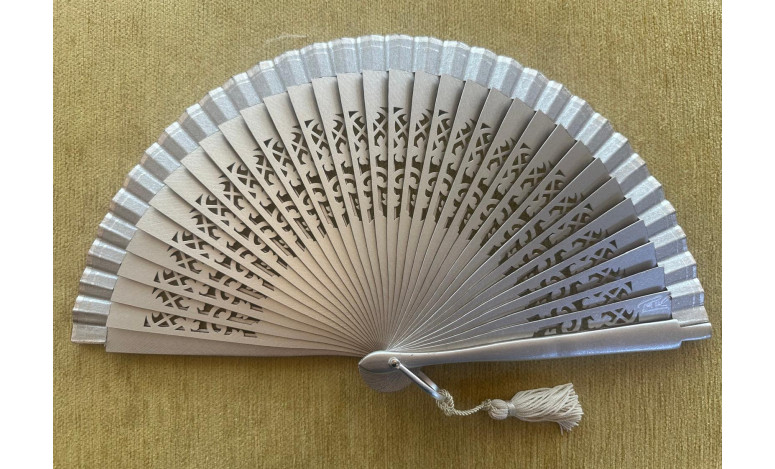 Abanico bolso calado