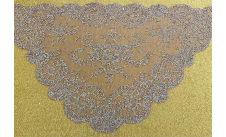 Mantilla triangular metalizada 60*115