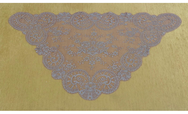 Mantilla triangular metalizada 60*115