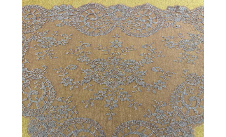 Mantilla triangular metalizada 60*115