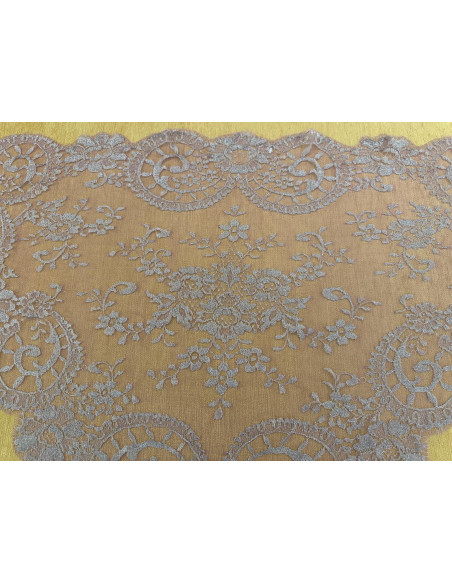 Mantilla triangular metalizada 60*115