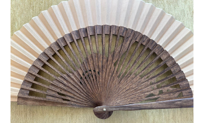 Abanico castañuelas y guitarra