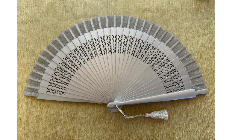 Abanico liso calado con encaje