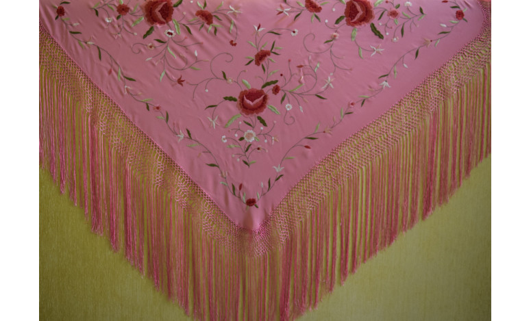 Mantón bordado a mano en seda 115 cm